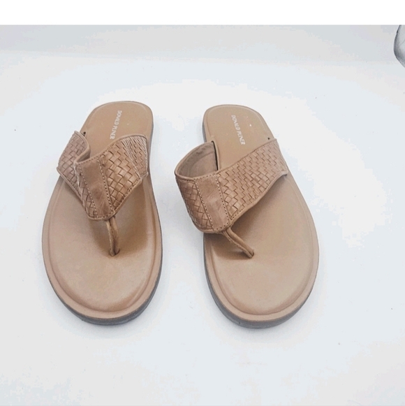 Donald J Pliner Palmer Calf Leather Flip-Flops Saddle/Cognac Size 12M NWOB main image 9